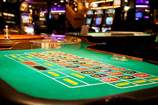 Payment method selection and QRIS scan interface on lioncasino